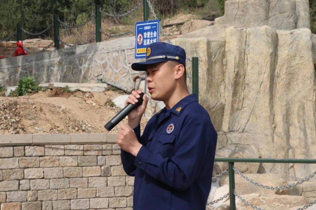 爱游戏体育-包含武装警察助威球队，增强球员士气斗志的词条